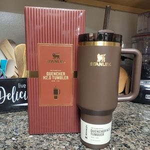 Stanley Chocolate and Gold Quencher H2.0 40oz Tumbler